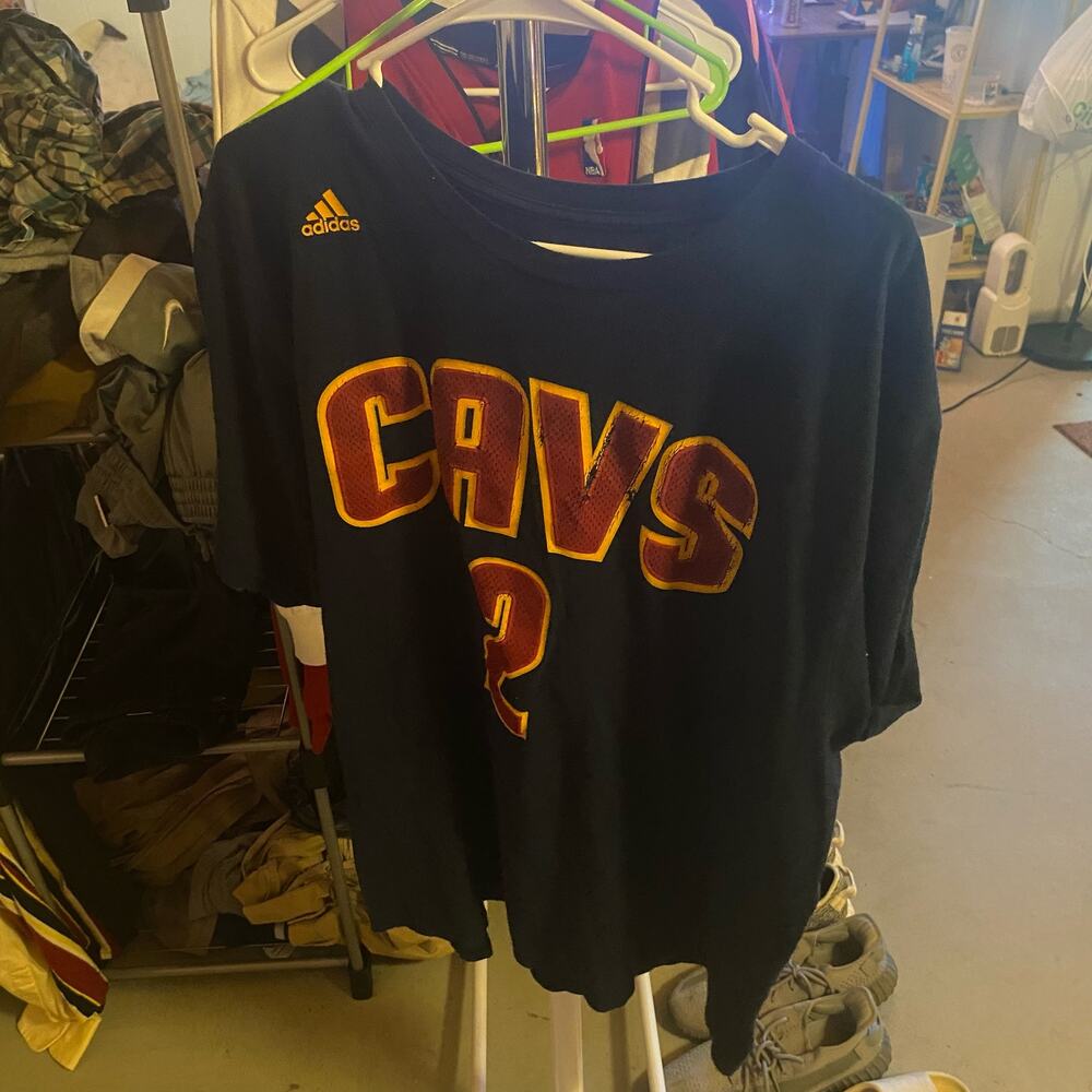 Kyrie Irving Size XL Cavs Practice Shirt